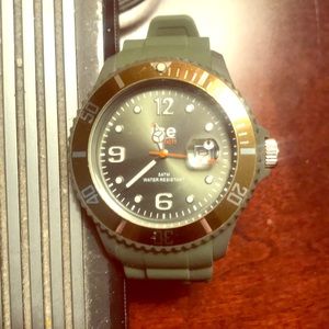 Ice watch paid 150 dollars for it... rarely used..